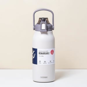 Garrafa Térmica Isolada a Vácuo De Aço Inoxidável 316 1700ML Grande Capacidade Com Canudo (Disponível Em 3 Cores)