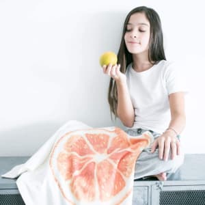 Cobertor Fruta Laranja Coisas de Nine Branco Amarelado com Estampa Colorida