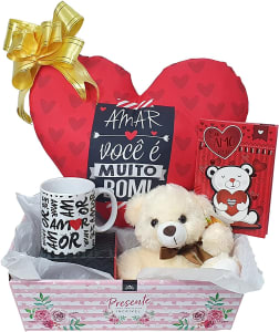 Cesta de Presente para dia dos namorados Kit com Urso de pelucia almofada caneca e cartão Para Esposa