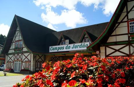 Pacote Campos do Jordão - 2021 Aéreo + Hotel + Aluguel de Carro