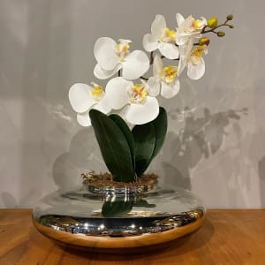 Arranjo Centro de Mesa Orquídea Branca Artificial Vaso Espelhado