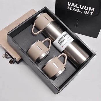 Garrafa Térmica 500ml Com Kit 3 Xícara Café Chá Cor Prata/Bege