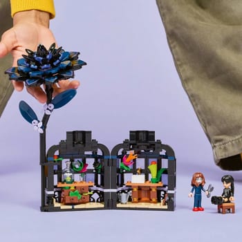 Planta de Halloween LEGO® Wednesday Black Dahlia 76784