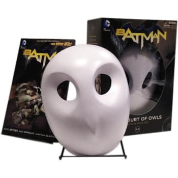 HQ Batman: The Court Of Owls Mask And Book Set edição em inglês